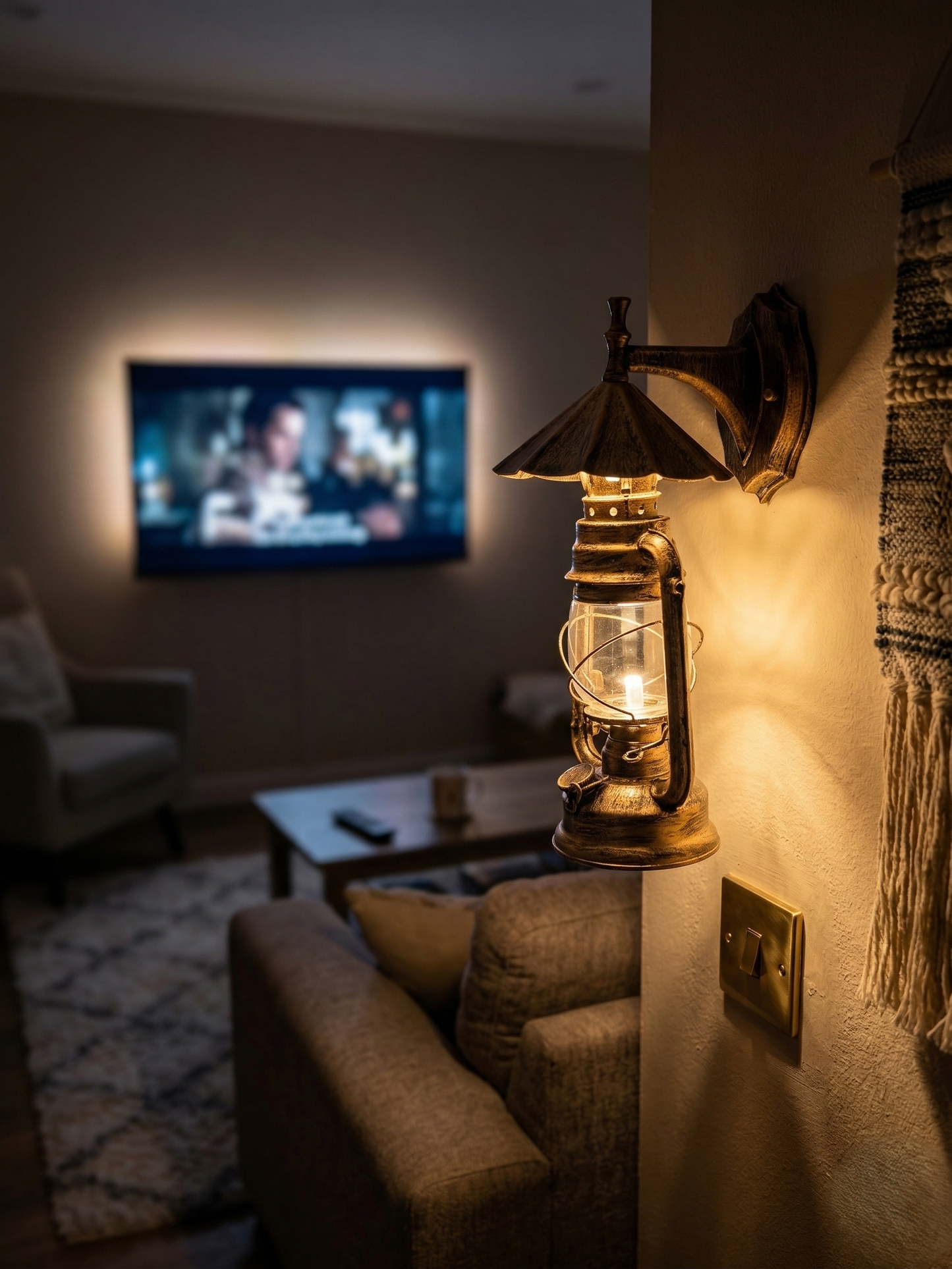 Antique Lantern Wall Lamp
